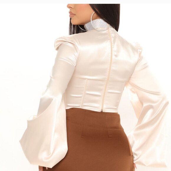 Beautiful Cream Corset - Picture 2 of 5